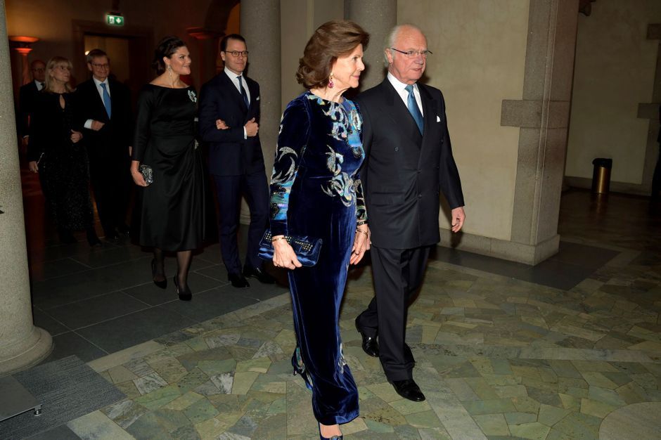 Victoria, very classy in black in honor of the Nobel Prize