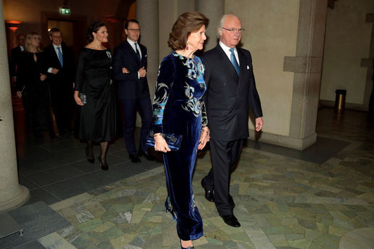 Victoria, very classy in black in honor of the Nobel Prize